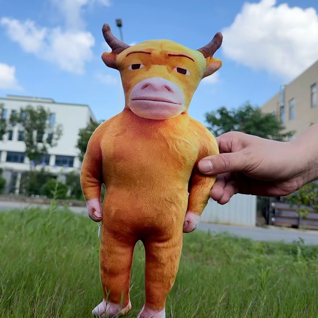 "Niu Lai" character plush toy (movie merchandise)—a creative, abstract,  humorous hanging accessory.