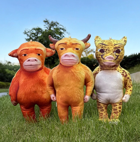 "Niu Lai" character plush toy (movie merchandise)—a creative, abstract,  humorous hanging accessory.