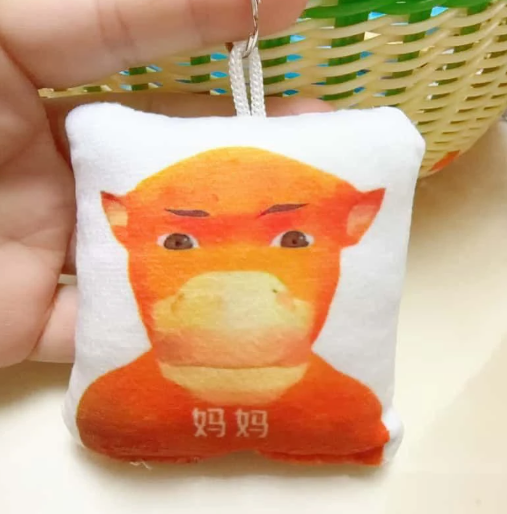 "Niu Lai" Voice-Activated Pendant – Sound-Making Keychain – Whimsical Abstract Plush Doll Charm